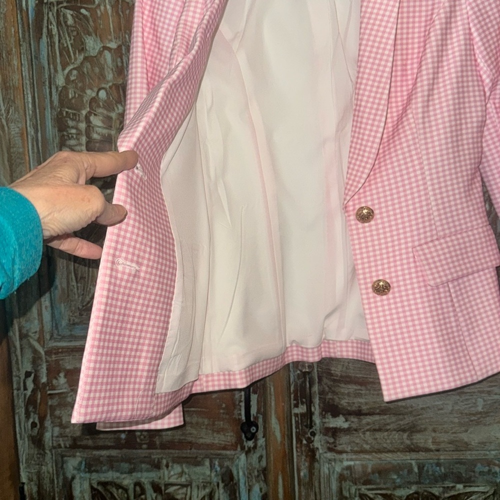 Amber x Meshki gingham white & pink blazer jacket.
Small. NWOT. - Picture 9 of 9
